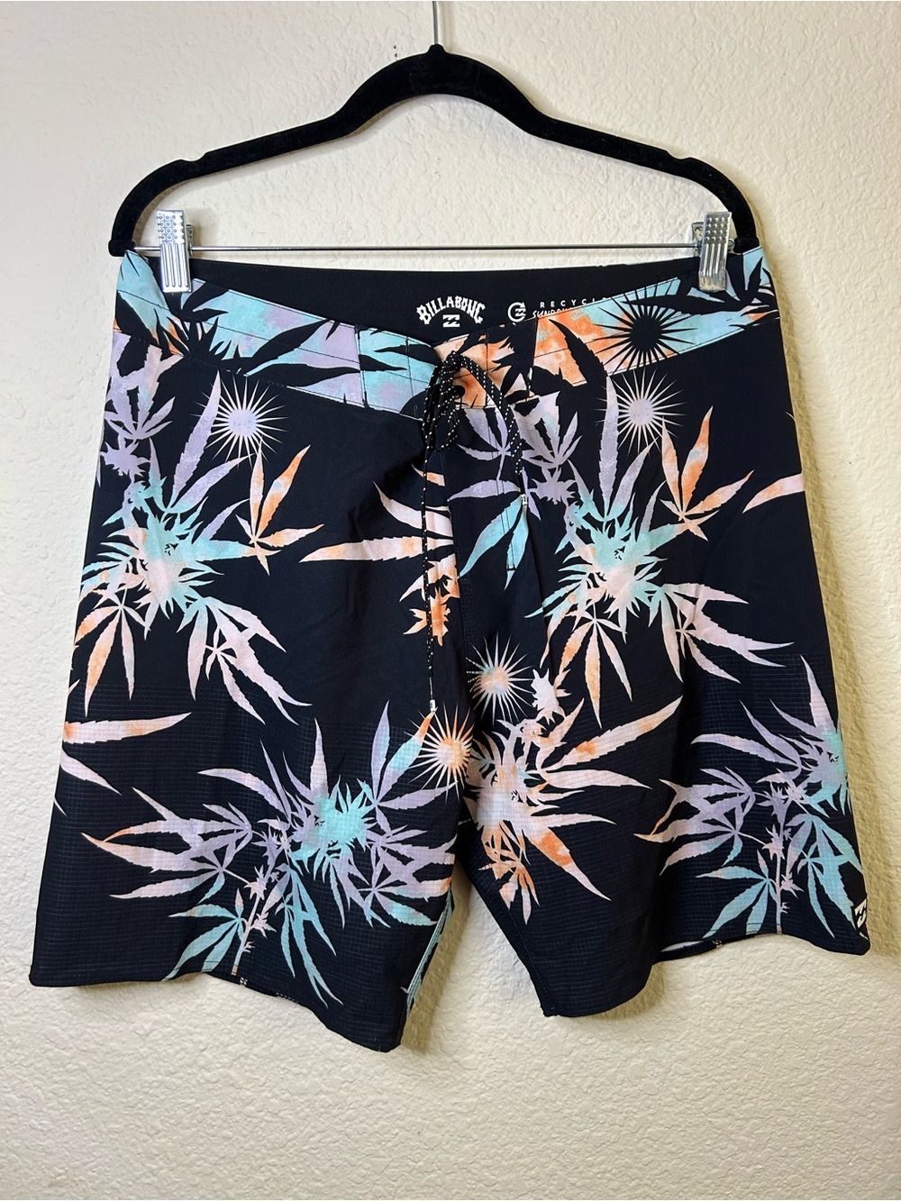Billabong Men’s Black Floral Print Swim Trunks Cannabis Leaf  32 Swim Beach Lake